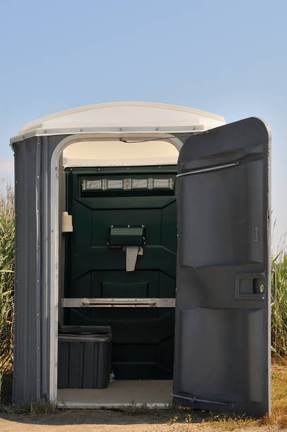 Best Portable restroom trailer rental  in Gibraltar, MI